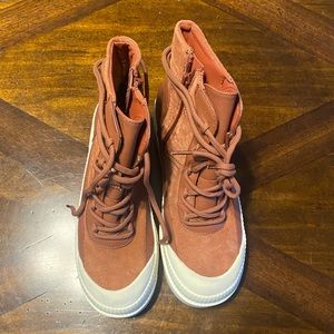 MSRP 129.99 Women's Brown ankle Chunky Lug boots  Gianni Bini Boots - Size 7